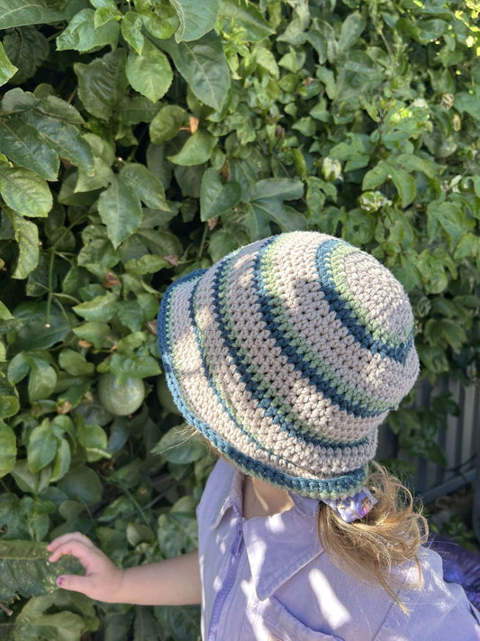 Stripey bucket hat
