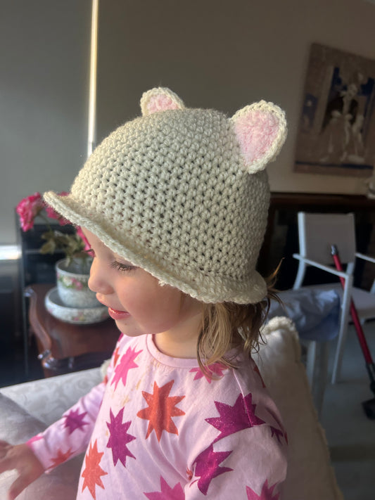 Sweet bear bucket hat